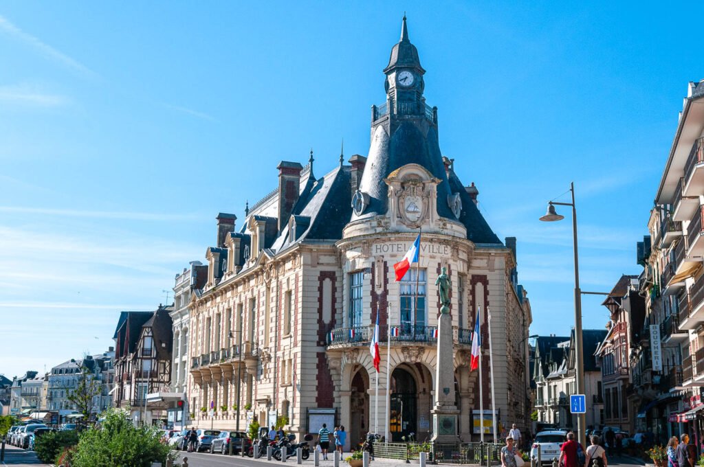 Trouville-sur-mer et son authentique hôtel de ville